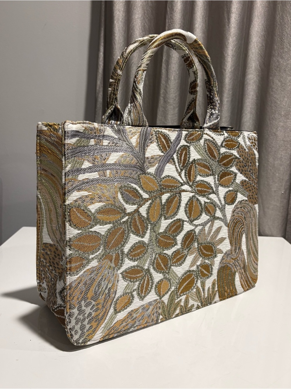 Woven Leaf-Print Tote Bag in White and Tan